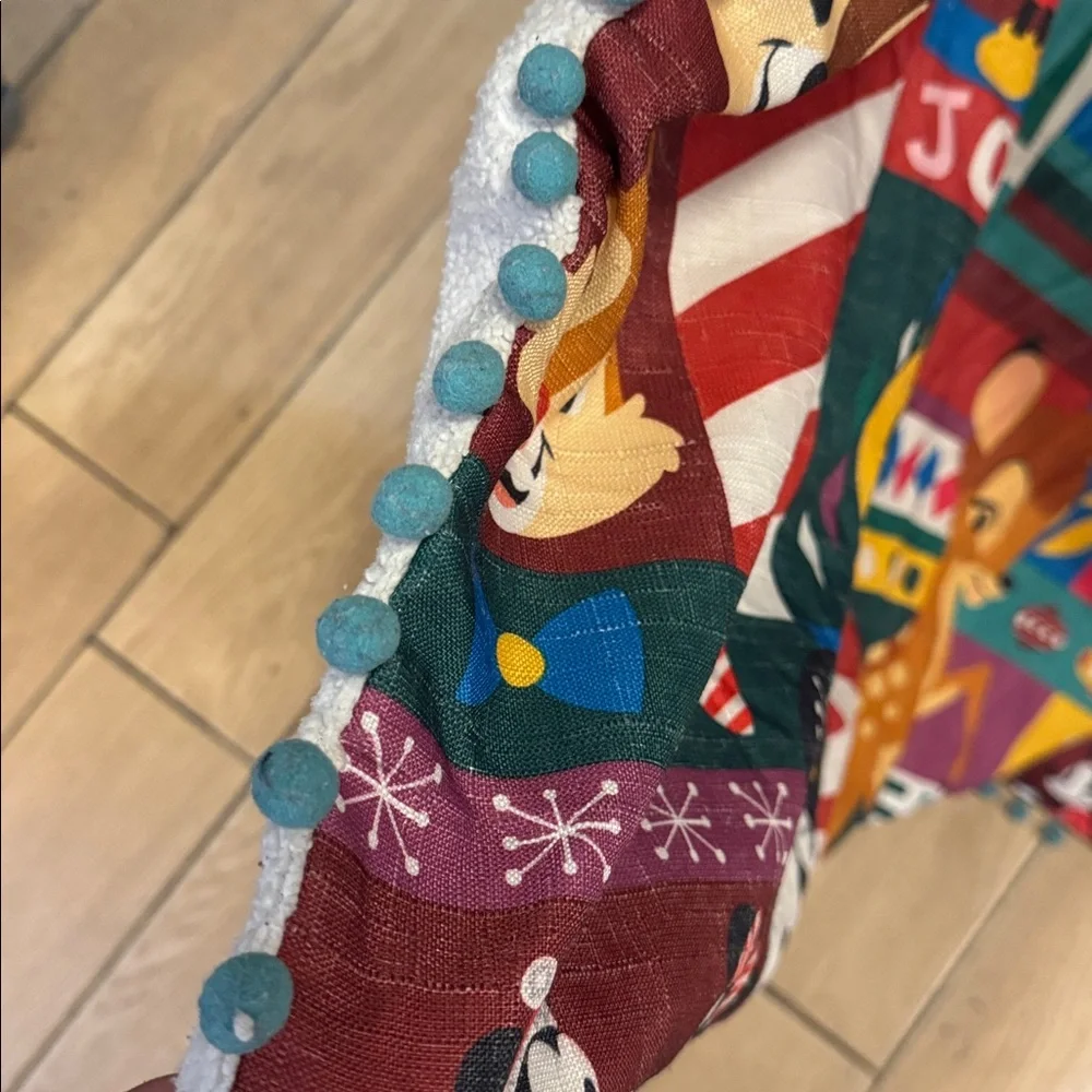 Disney Festive Holiday Blanket Throw Stitch Mickey Minnie Pom-Pom Fringe